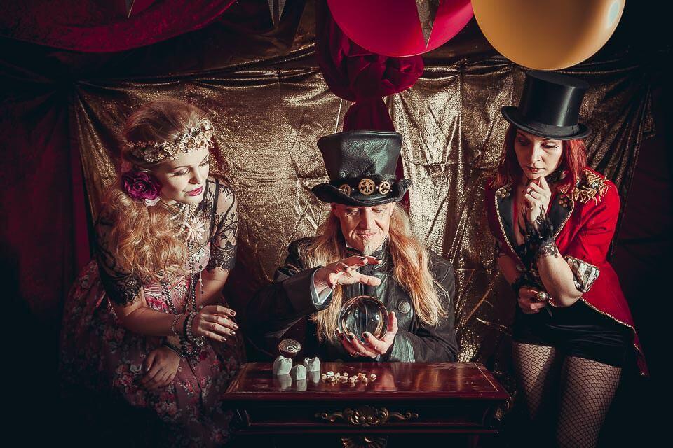 Fotograf-Fotostudio-Dresden-Zirkus-Kostüm-Shooting-Künstler-Artisten-Clown-Vorstellung-Styling-Make up-Unterhaltung