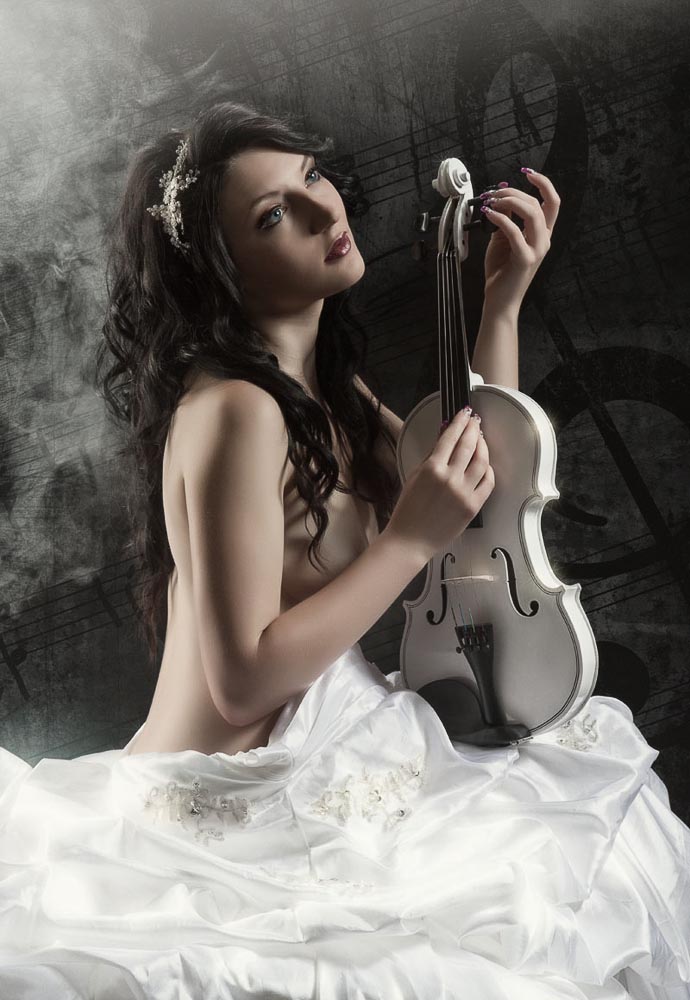 Fotograf-Fotostudio-Dresden-Erotik-Shooting-Styling-Make up-Dress-Violine-Instrument-Musik