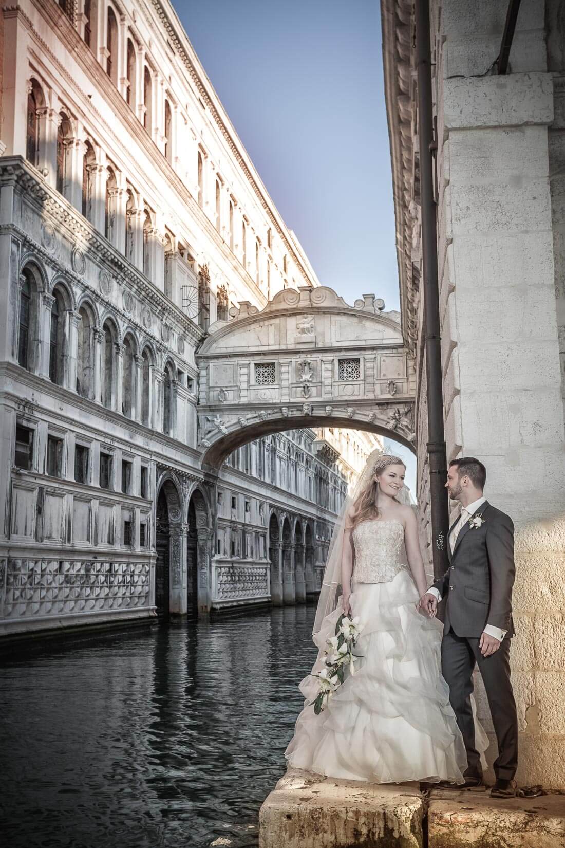 Fotograf-Fotostudio-Dresden-Venedig-Wedding-Italien-Hochzeitskleid-Braut-Bräutigam-Blumenstrauß-Kulisse-Liebe-Fashion