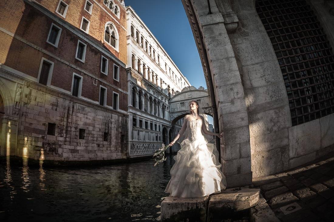 Fotograf-Fotostudio-Dresden-Venedig-Wedding-Italien-Hochzeitskleid-Braut-Bräutigam-Blumenstrauß-Kulisse-Liebe-Fashion