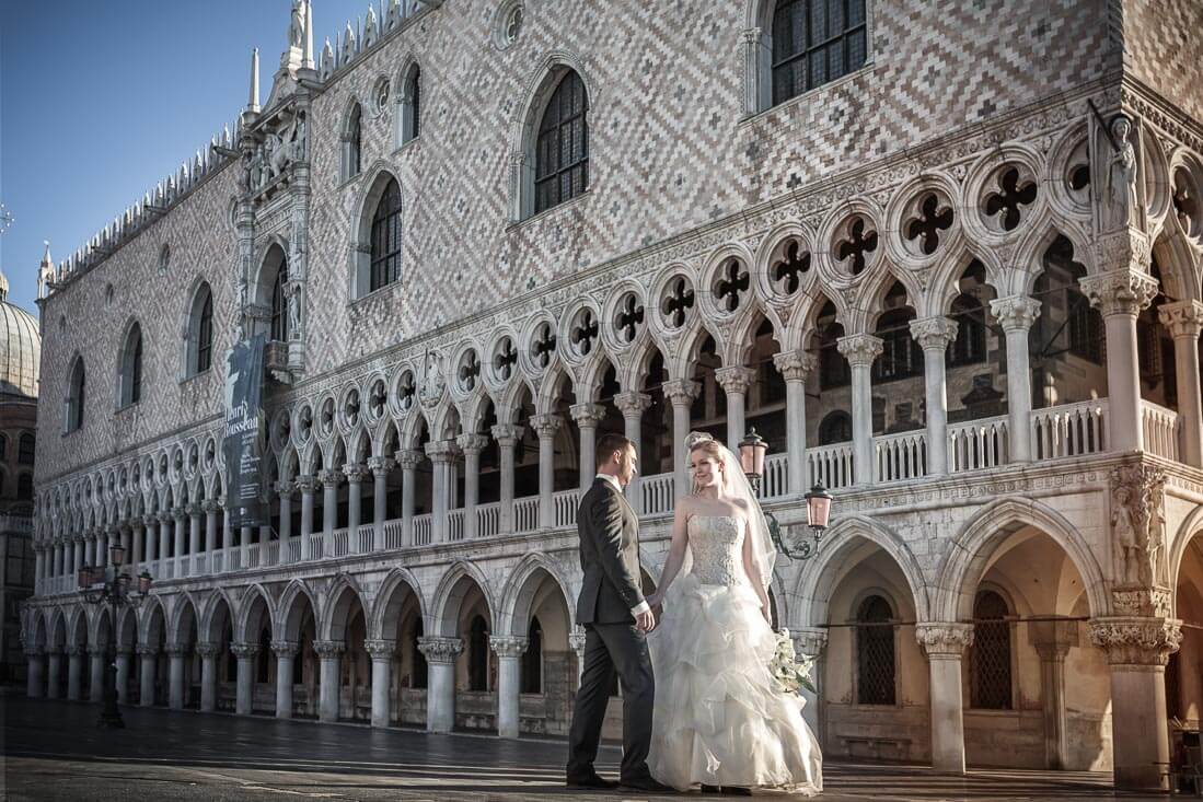 Fotograf-Fotostudio-Dresden-Venedig-Wedding-Italien-Hochzeitskleid-Braut-Bräutigam-Blumenstrauß-Kulisse-Liebe-Fashion