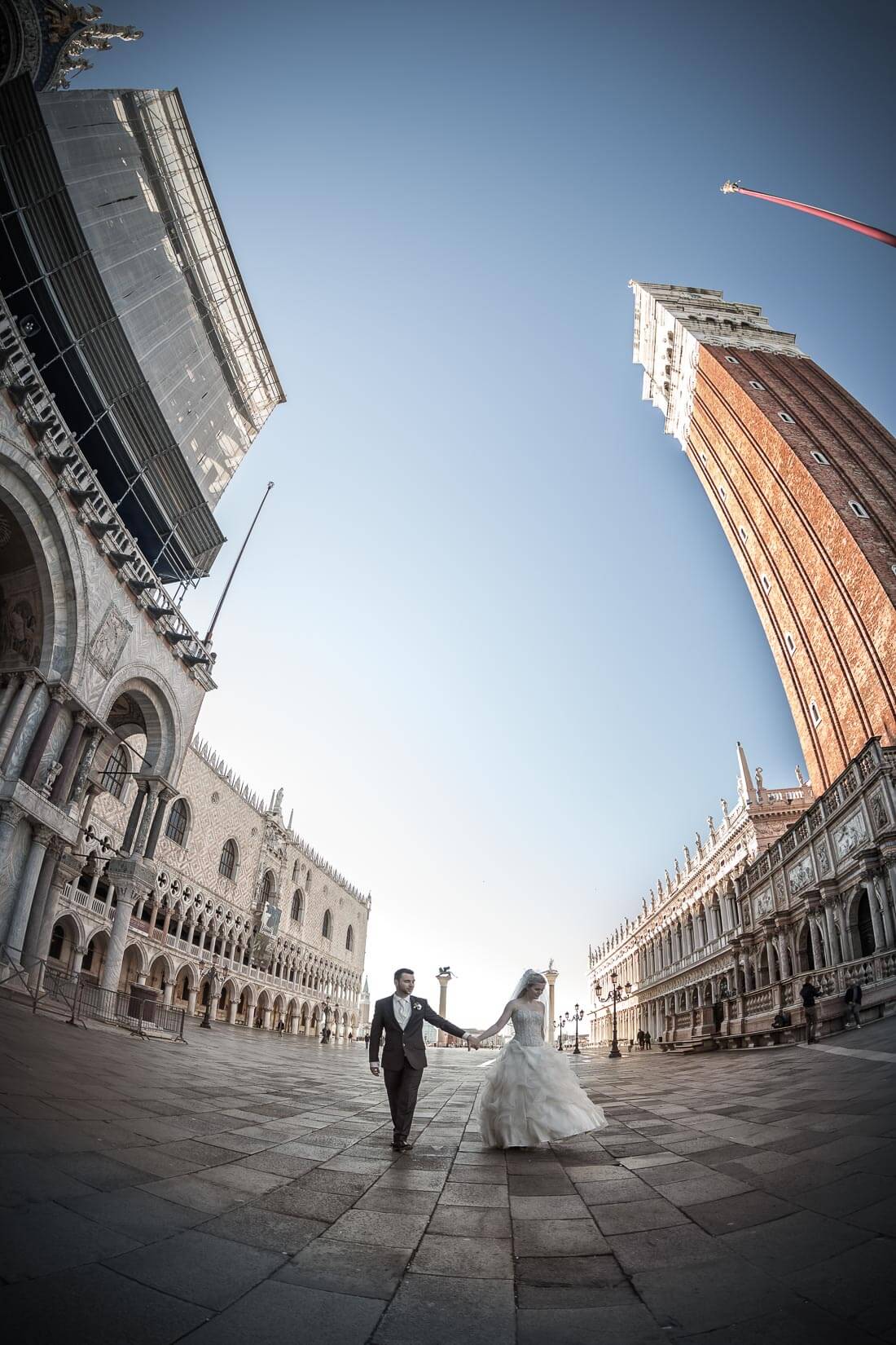 Fotograf-Fotostudio-Dresden-Venedig-Wedding-Italien-Hochzeitskleid-Braut-Bräutigam-Blumenstrauß-Kulisse-Liebe-Fashion