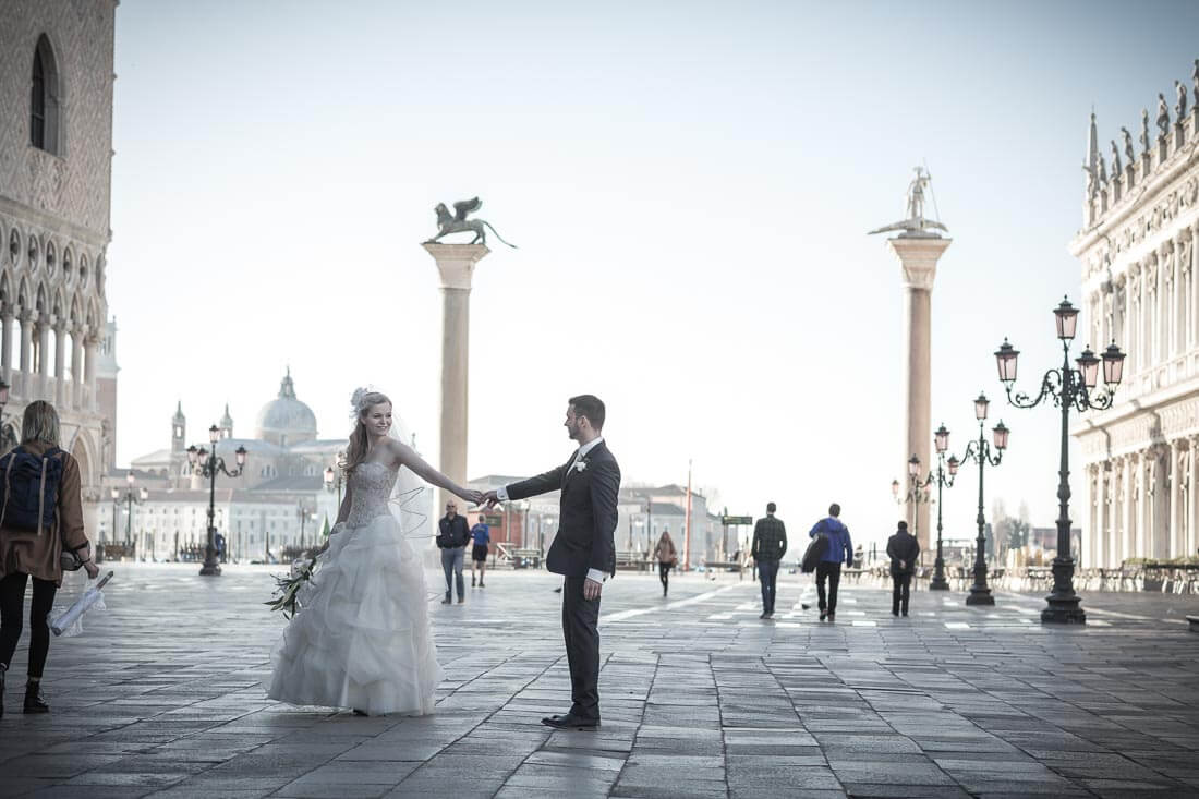 Fotograf-Fotostudio-Dresden-Venedig-Wedding-Italien-Hochzeitskleid-Braut-Bräutigam-Blumenstrauß-Kulisse-Liebe-Fashion