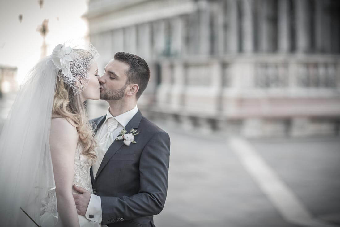 Fotograf-Fotostudio-Dresden-Venedig-Wedding-Italien-Hochzeitskleid-Braut-Bräutigam-Blumenstrauß-Kulisse-Liebe-Fashion