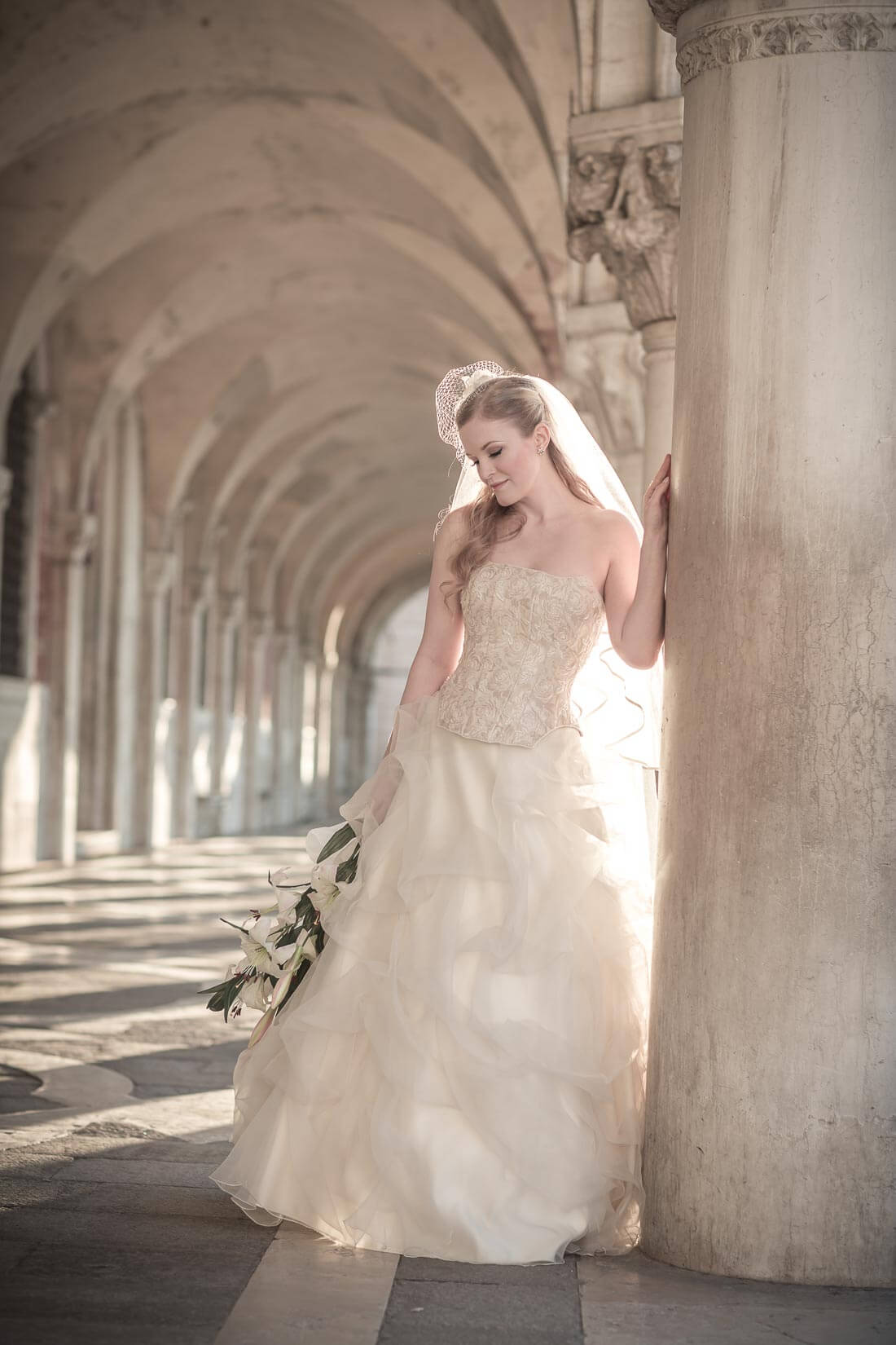 Fotograf-Fotostudio-Dresden-Venedig-Wedding-Italien-Hochzeitskleid-Braut-Bräutigam-Blumenstrauß-Kulisse-Liebe-Fashion