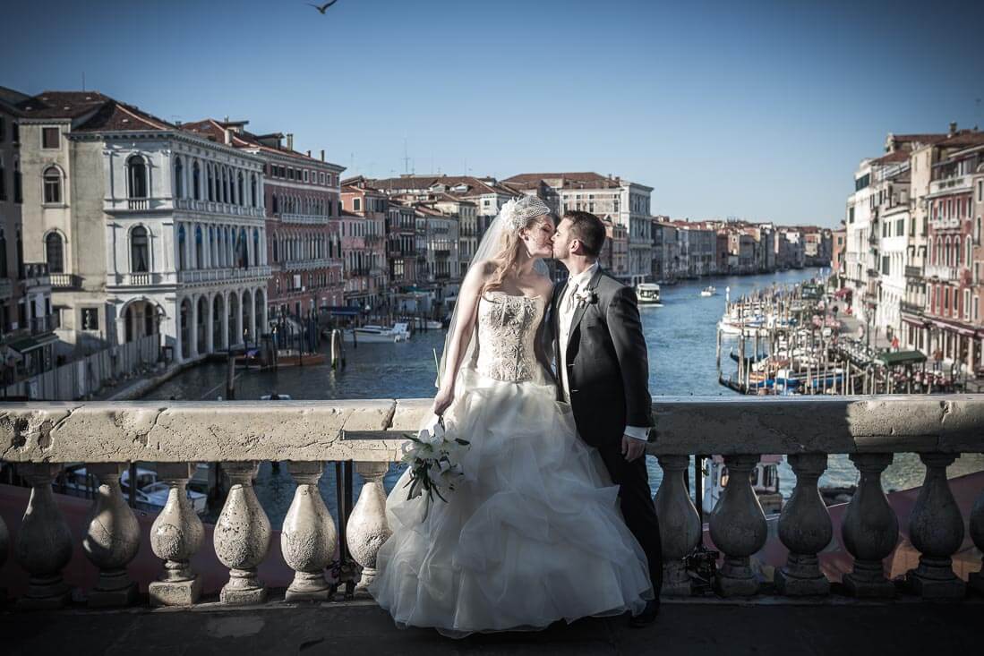 Fotograf-Fotostudio-Dresden-Venedig-Wedding-Italien-Hochzeitskleid-Braut-Bräutigam-Blumenstrauß-Kulisse-Liebe-Fashion