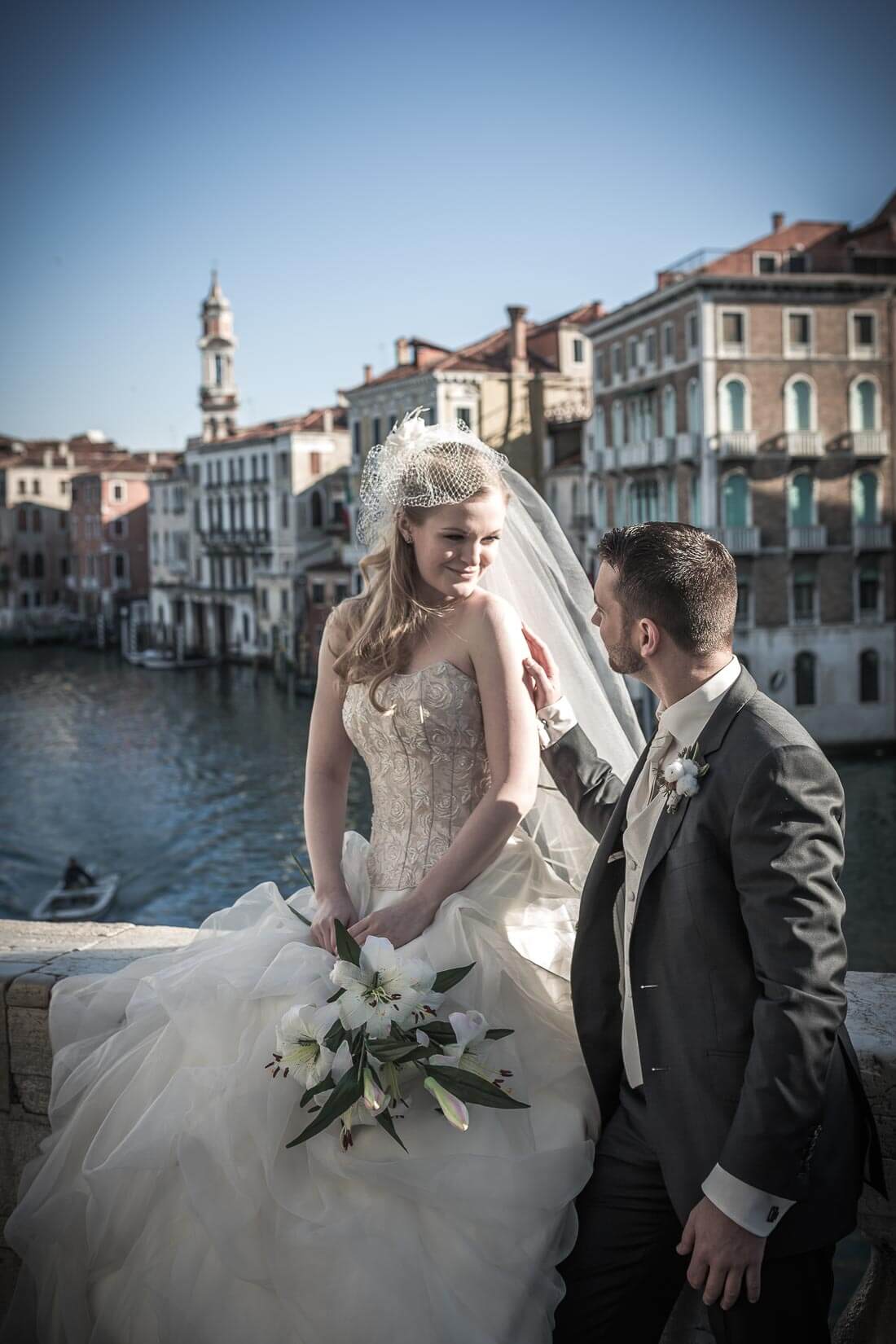 Fotograf-Fotostudio-Dresden-Venedig-Wedding-Italien-Hochzeitskleid-Braut-Bräutigam-Blumenstrauß-Kulisse-Liebe-Fashion