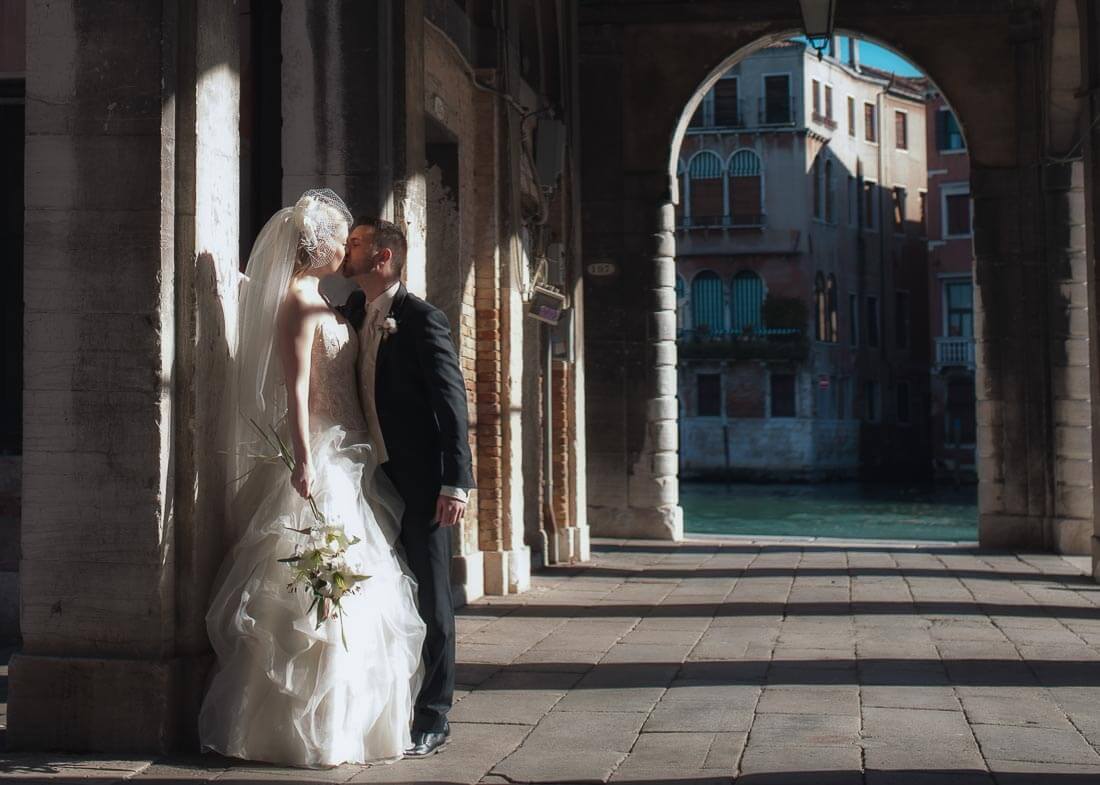 Fotograf-Fotostudio-Dresden-Venedig-Wedding-Italien-Hochzeitskleid-Braut-Bräutigam-Blumenstrauß-Kulisse-Liebe-Fashion