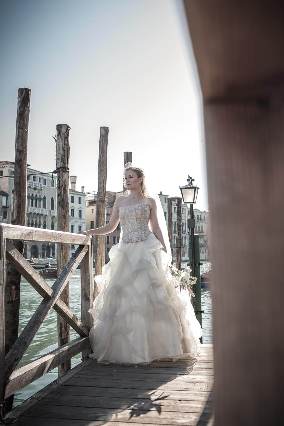 Fotograf-Fotostudio-Dresden-Venedig-Wedding-Italien-Hochzeitskleid-Braut-Bräutigam-Blumenstrauß-Kulisse-Liebe-Fashion