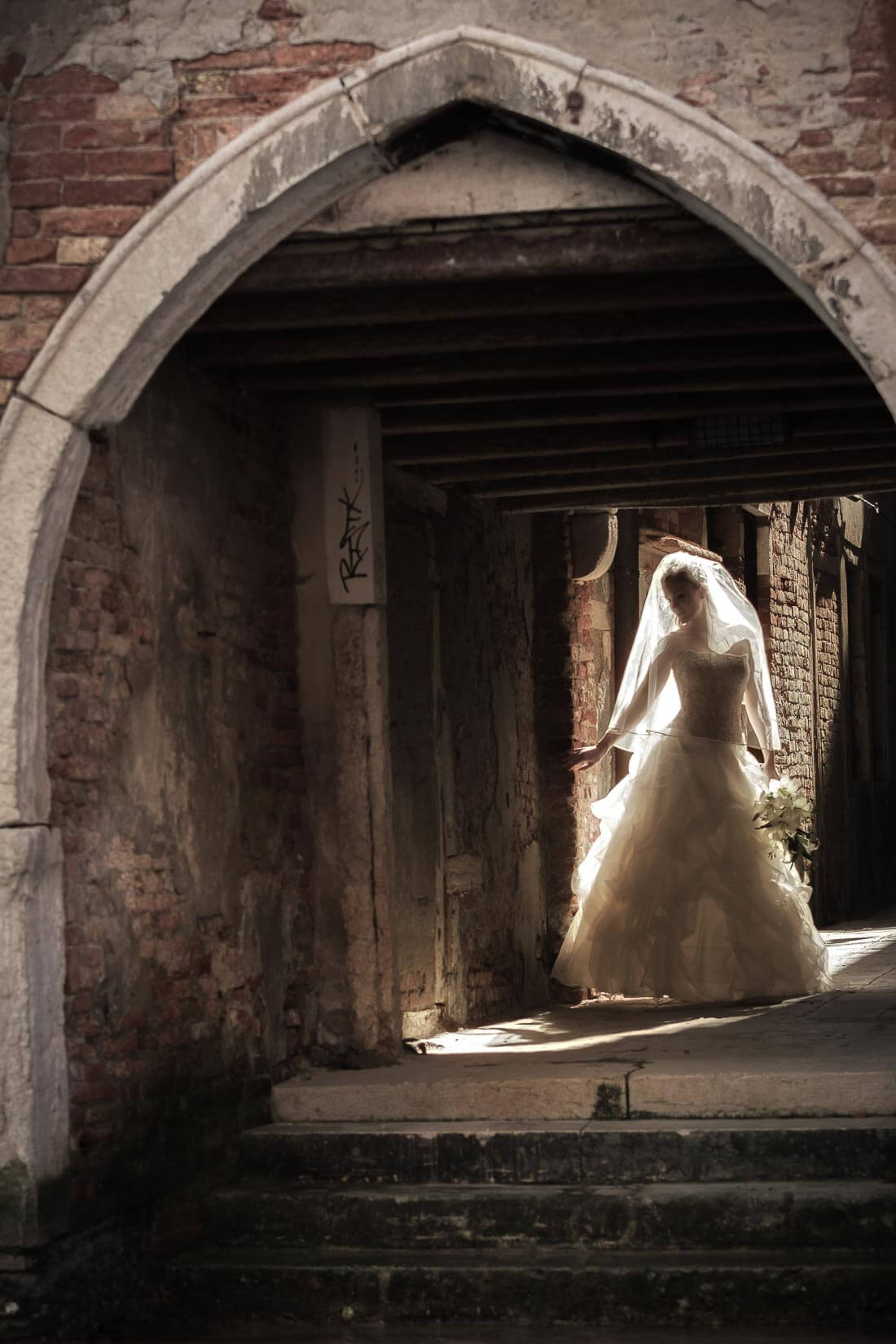 Fotograf-Fotostudio-Dresden-Venedig-Wedding-Italien-Hochzeitskleid-Braut-Bräutigam-Blumenstrauß-Kulisse-Liebe-Fashion