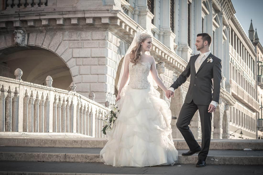 Fotograf-Fotostudio-Dresden-Venedig-Wedding-Italien-Hochzeitskleid-Braut-Bräutigam-Blumenstrauß-Kulisse-Liebe-Fashion