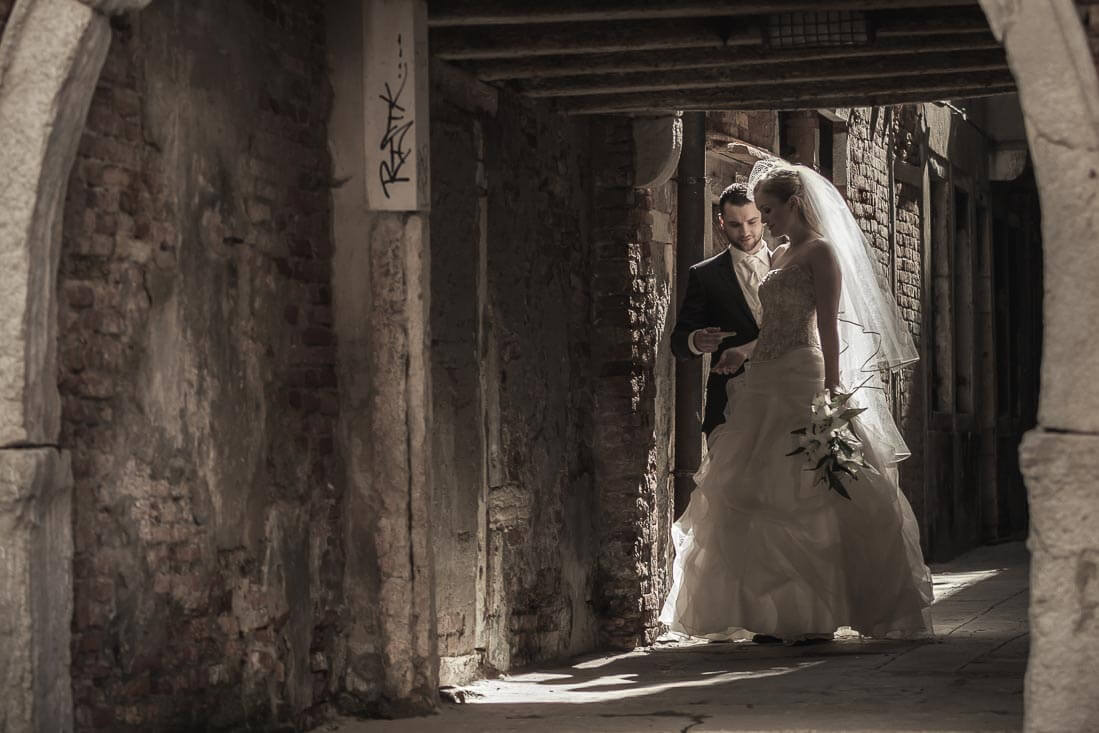 Fotograf-Fotostudio-Dresden-Venedig-Wedding-Italien-Hochzeitskleid-Braut-Bräutigam-Blumenstrauß-Kulisse-Liebe-Fashion