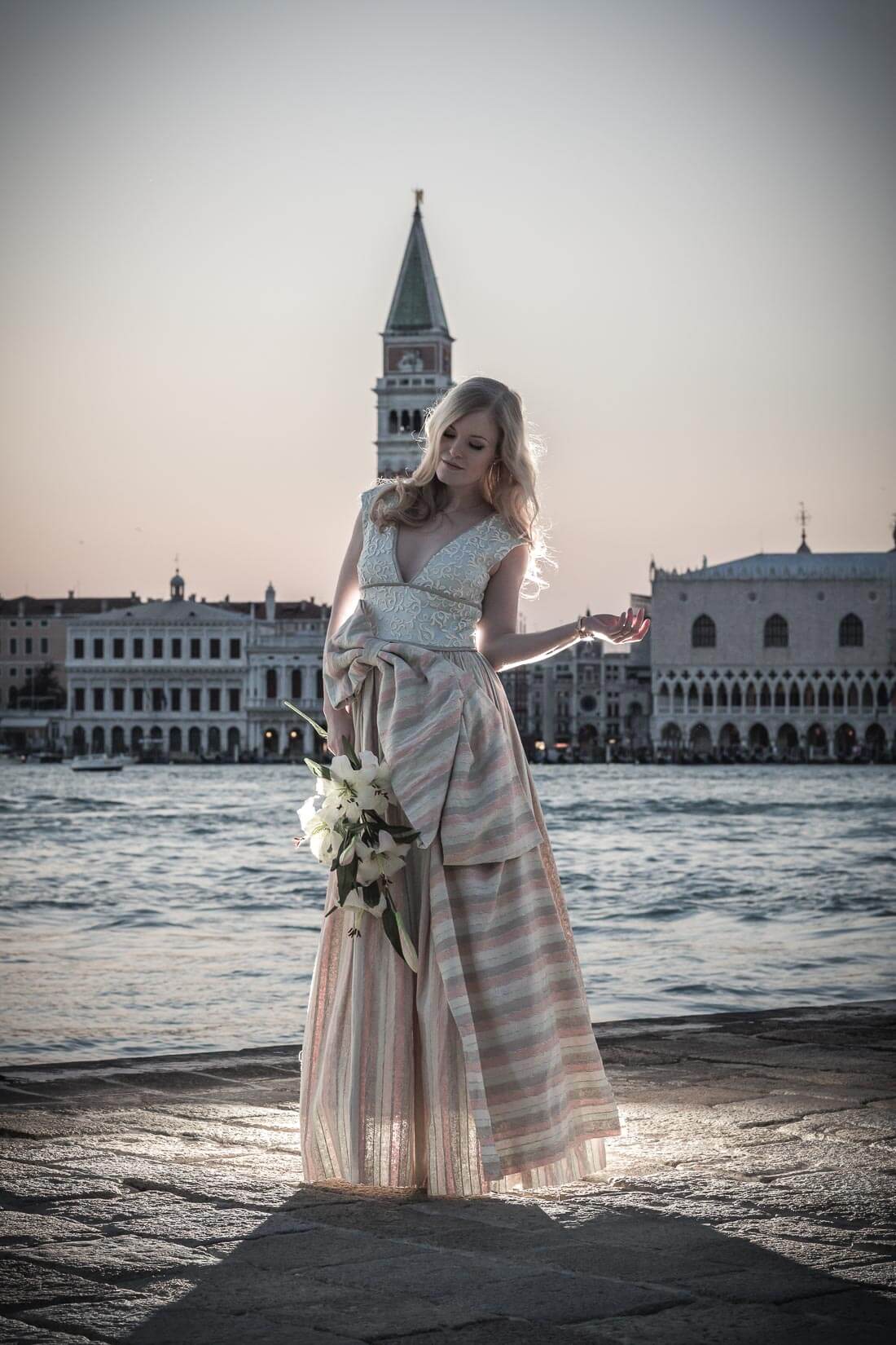 Fotograf-Fotostudio-Dresden-Venedig-Wedding-Italien-Hochzeitskleid-Braut-Bräutigam-Blumenstrauß-Kulisse-Liebe-Fashion