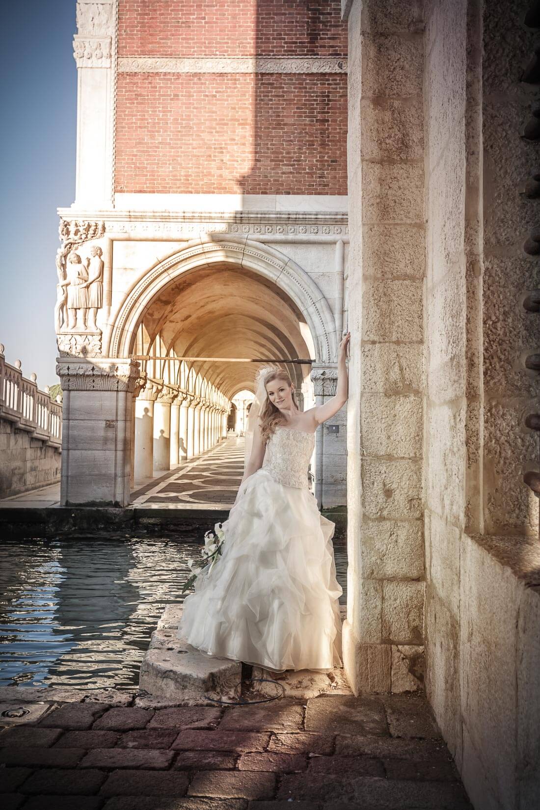 Fotograf-Fotostudio-Dresden-Venedig-Wedding-Italien-Hochzeitskleid-Braut-Bräutigam-Blumenstrauß-Kulisse-Liebe-Fashion