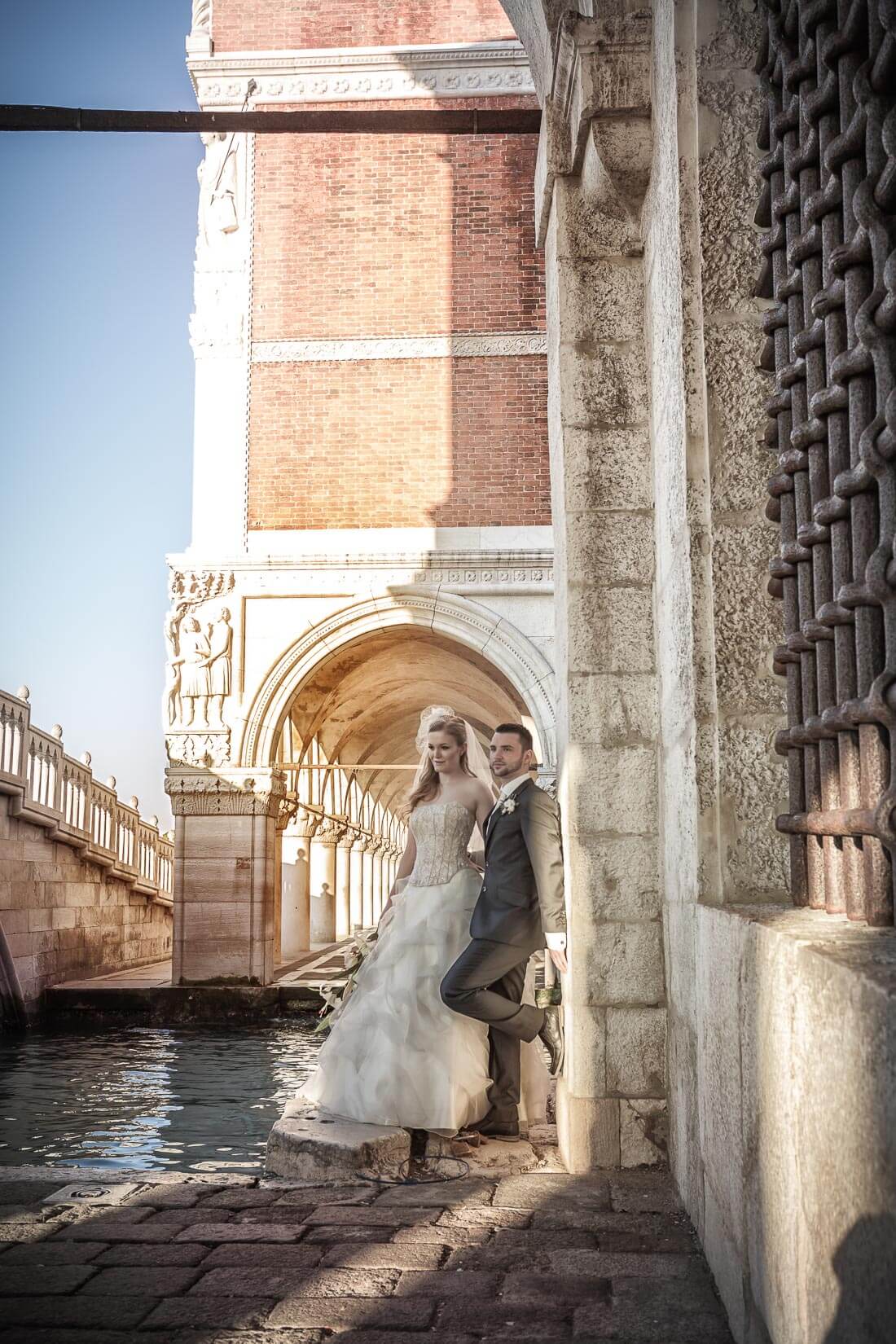 Fotograf-Fotostudio-Dresden-Venedig-Wedding-Italien-Hochzeitskleid-Braut-Bräutigam-Blumenstrauß-Kulisse-Liebe-Fashion