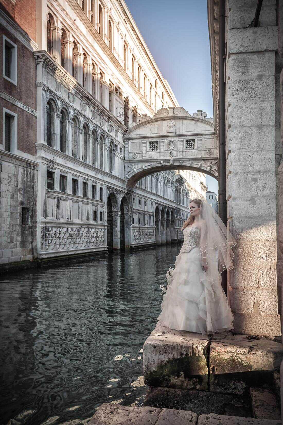 Fotograf-Fotostudio-Dresden-Venedig-Wedding-Italien-Hochzeitskleid-Braut-Bräutigam-Blumenstrauß-Kulisse-Liebe-Fashion