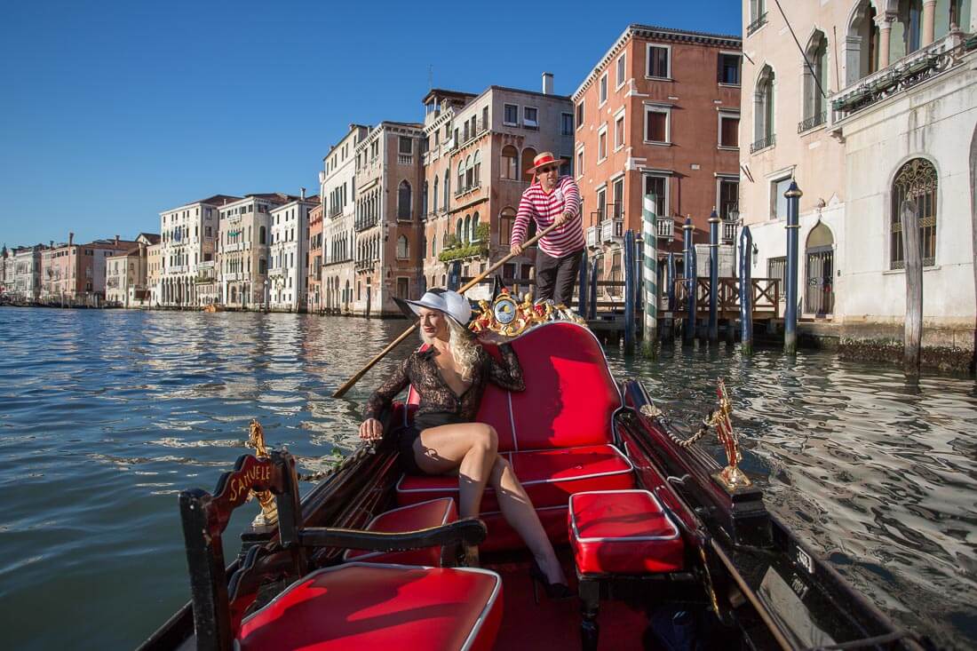 Fotograf-Fotostudio-Dresden-Venedig-Gondel-Teilakt-Fashion-Styling-Italien-Canal-Grande-Kopfschmuck-Make up