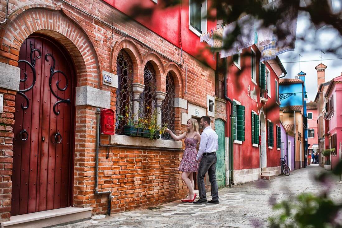 Fotograf-Fotostudio-Dresden-Venedig-Burano-Insel-Paar-Shooting-Liebe-Farben-Styling-Canal