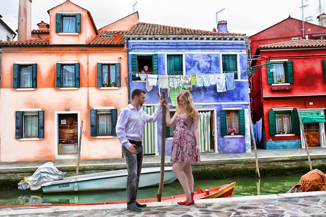 Fotograf-Fotostudio-Dresden-Venedig-Burano-Insel-Paar-Shooting-Liebe-Farben-Styling-Canal