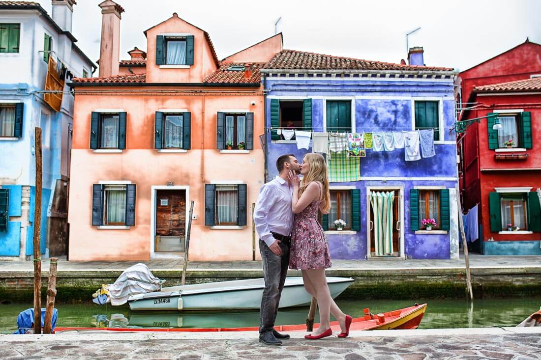 Fotograf-Fotostudio-Dresden-Venedig-Burano-Insel-Paar-Shooting-Liebe-Farben-Styling-Canal