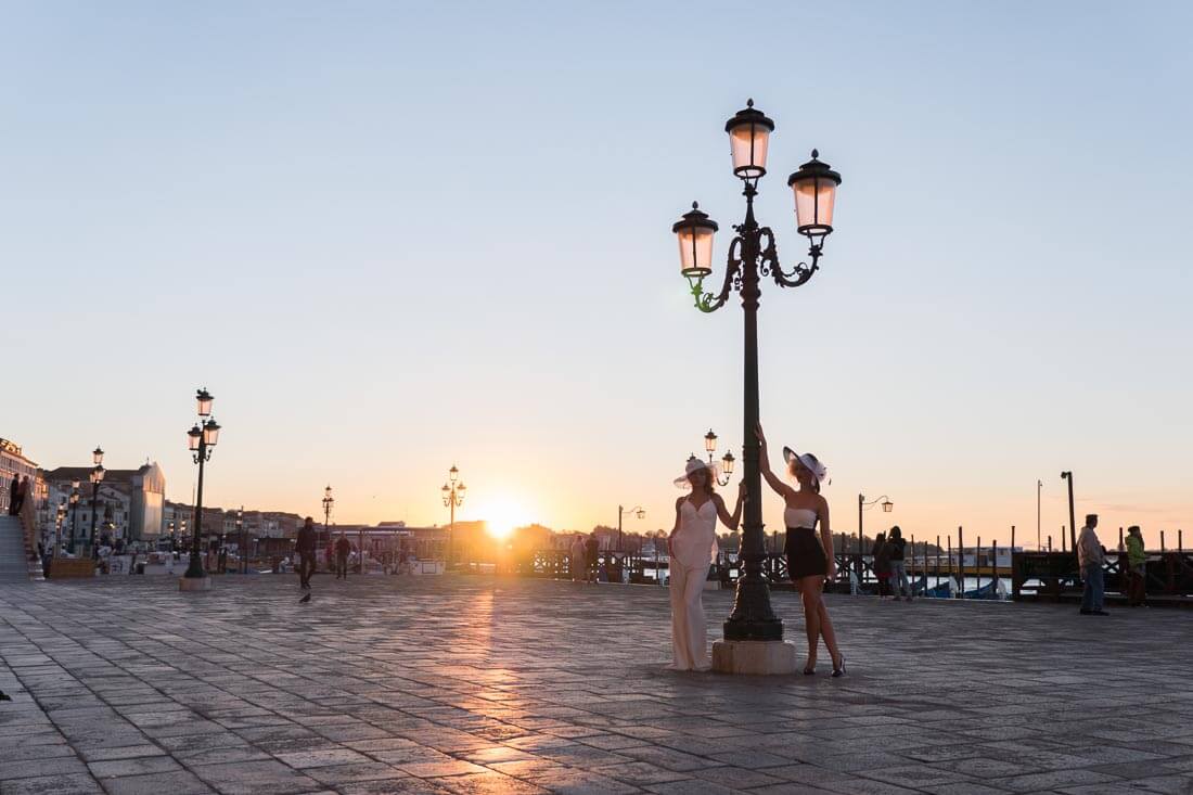 Fotograf-Fotostudio-Dresden-Venedig-Fashion-Markusplatz-Beauty-Styling-Dress-Hut-Kulisse-Italien-Sonnenaufgang