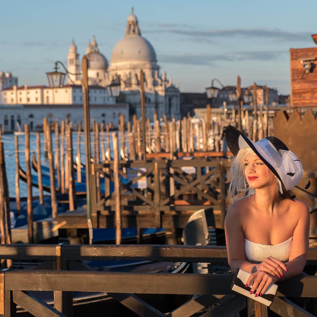 Fotograf-Fotostudio-Dresden-Venedig-Fashion-Markusplatz-Beauty-Styling-Dress-Hut-Kulisse-Italien-Sonnenaufgang