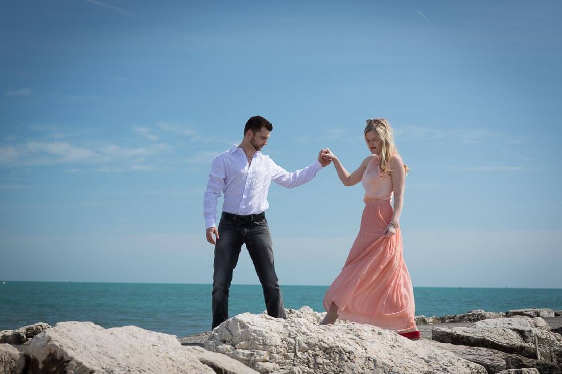 Fotograf-Fotostudio-Dresden-Venedig-Lido-Paar-Shooting-Strand-Dress-Liebe-Wasser-Zweisamkeit