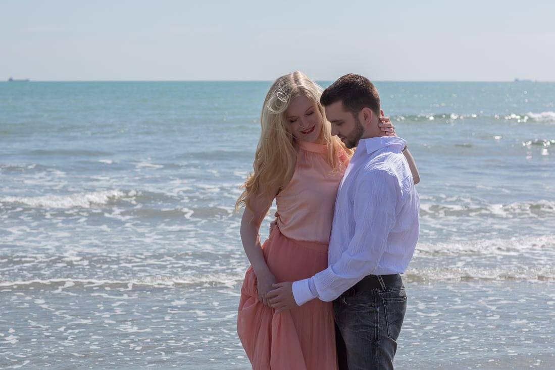 Fotograf-Fotostudio-Dresden-Venedig-Lido-Paar-Shooting-Strand-Dress-Liebe-Wasser-Zweisamkeit