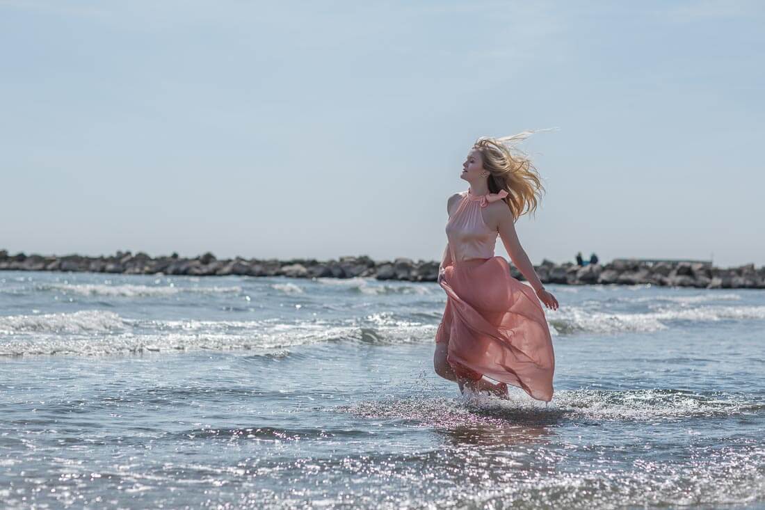 Fotograf-Fotostudio-Dresden-Venedig-Lido-Paar-Shooting-Strand-Dress-Liebe-Wasser-Zweisamkeit