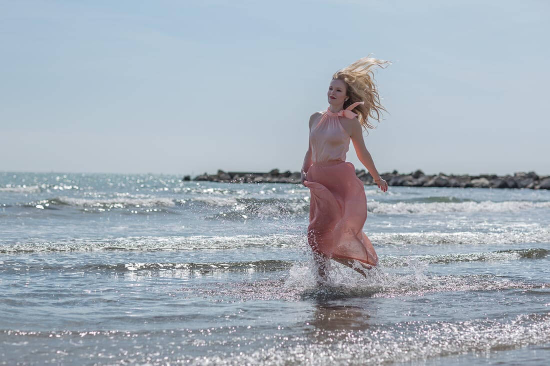 Fotograf-Fotostudio-Dresden-Venedig-Lido-Paar-Shooting-Strand-Dress-Liebe-Wasser-Zweisamkeit