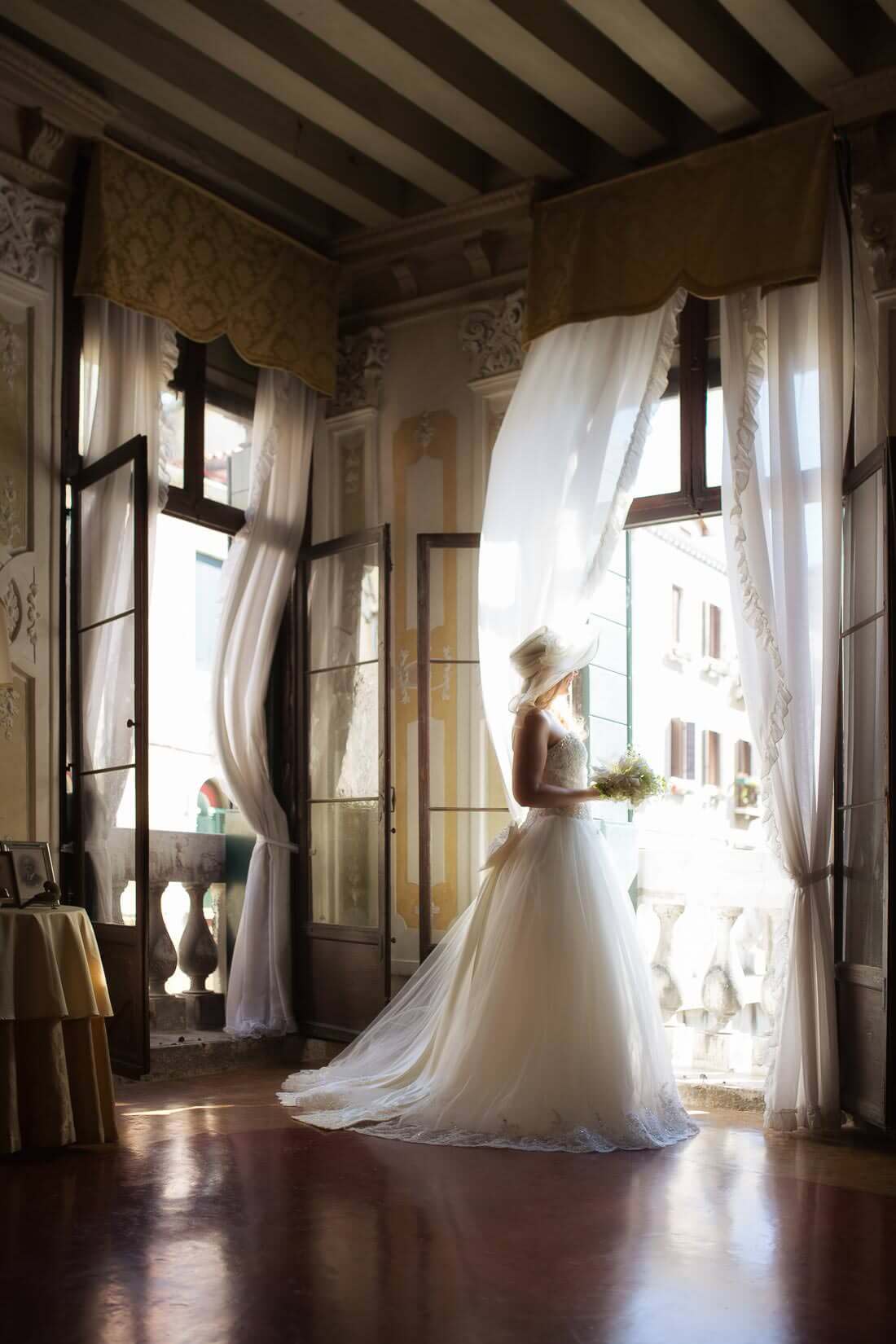 Fotograf-Fotostudio-Dresden-Venedig-Italien-Shooting-Indoor-Fashion-Hochzeitskleid-Styling