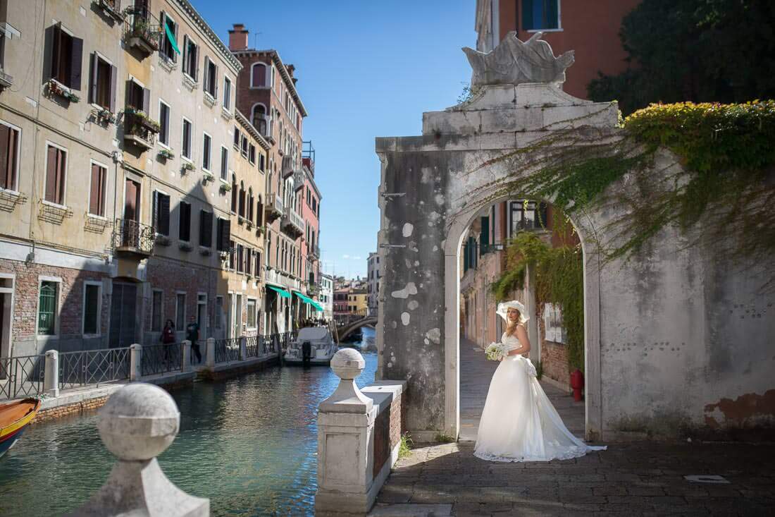 Fotograf-Fotostudio-Dresden-Venedig-Italien-Shooting-Dress-Kleid-Kopfbedeckung-Styling-Markusplatz