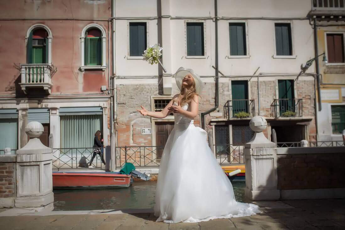 Fotograf-Fotostudio-Dresden-Venedig-Italien-Shooting-Dress-Kleid-Kopfbedeckung-Styling-Markusplatz