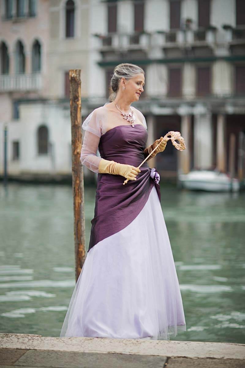 Fotograf-Fotostudio-Dresden-Venedig-Shooting-Italien-Paar-Kleid-Anzug-Kulisse-Ambiente-Maske-Canal